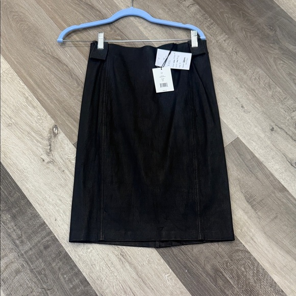 ❄️Vince Black Leather Pencil Skirt - Picture 2 of 6